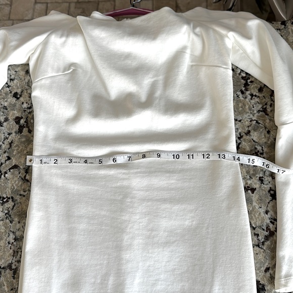 🌸🩵GORGEOUS!!! WHITE~ OFF OR ON THE SHOULDERS…LULUS DRESS SIZE MEDIUM - Picture 13 of 14